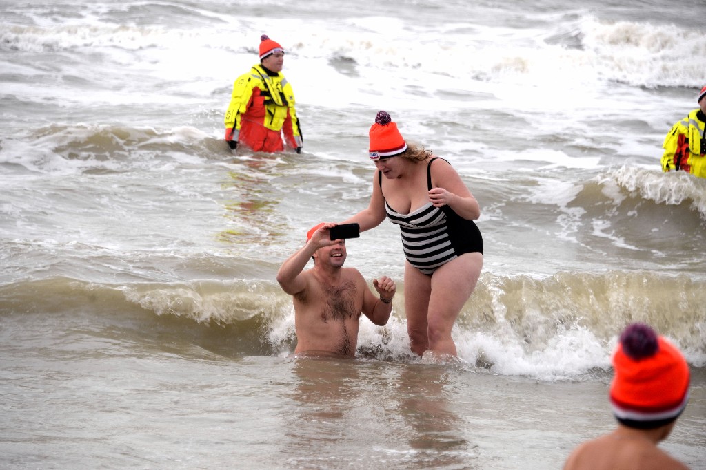 ../Images/Nieuwjaarsduik Nederzandt 2018 103.jpg